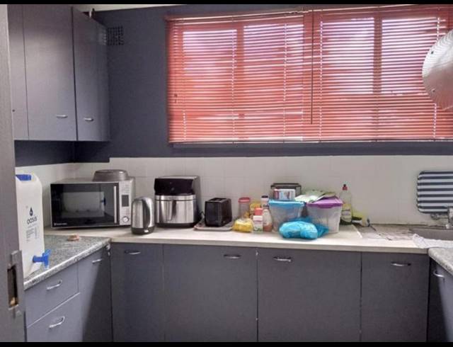 1 BEDROOM APARTMENT FOR SALE IN GERMISTON SOUTH